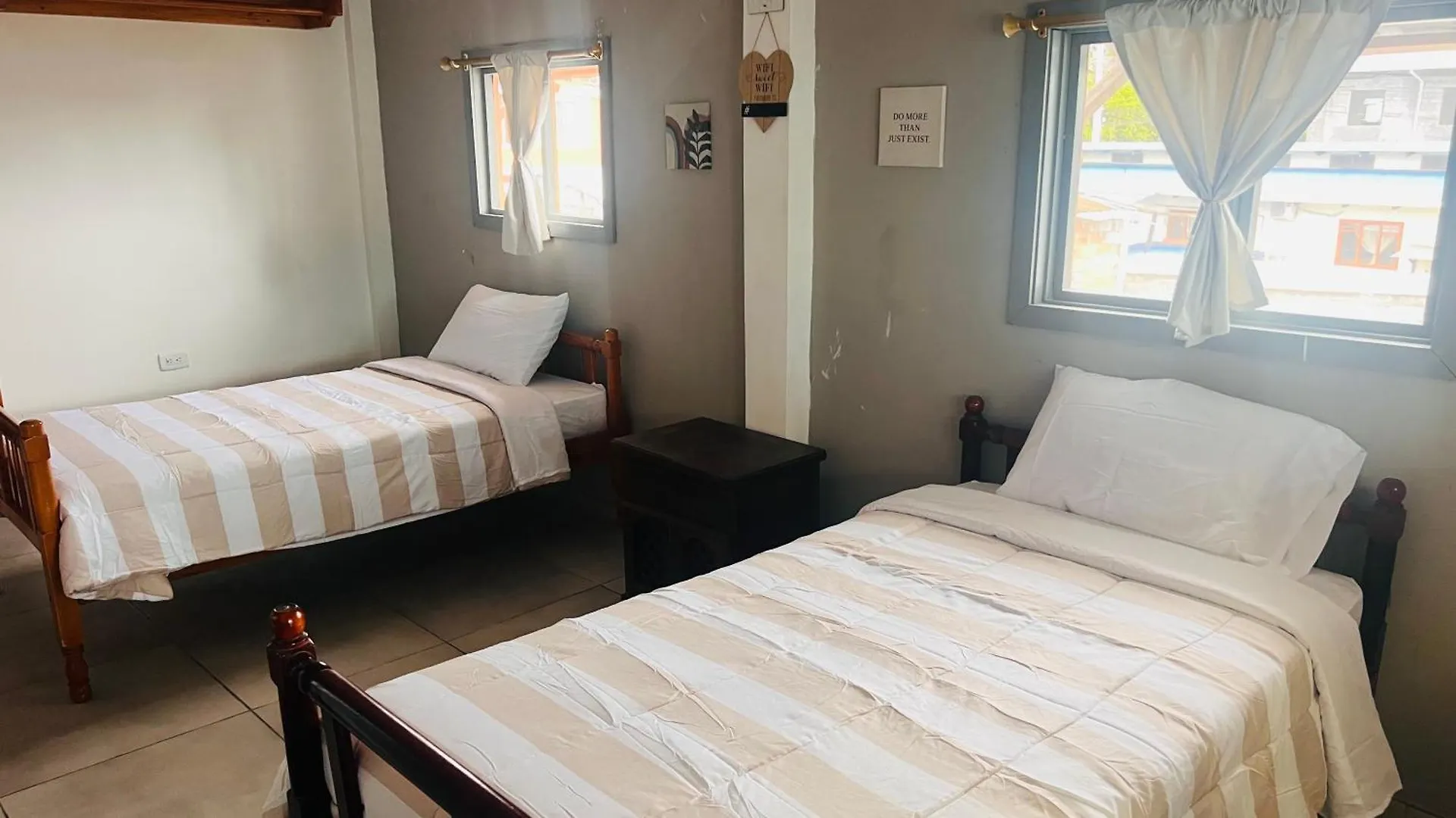 Casa #344 - Habitacion 3 - Full-Twin Bed - Air Conditioning Puerto Ayora  Puerto Ayora (Galapagos Islands)