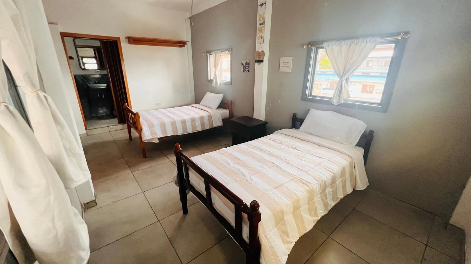 Appartamento Casa #344 - Habitacion 3 - Full-Twin Bed - Air Conditioning Puerto Ayora