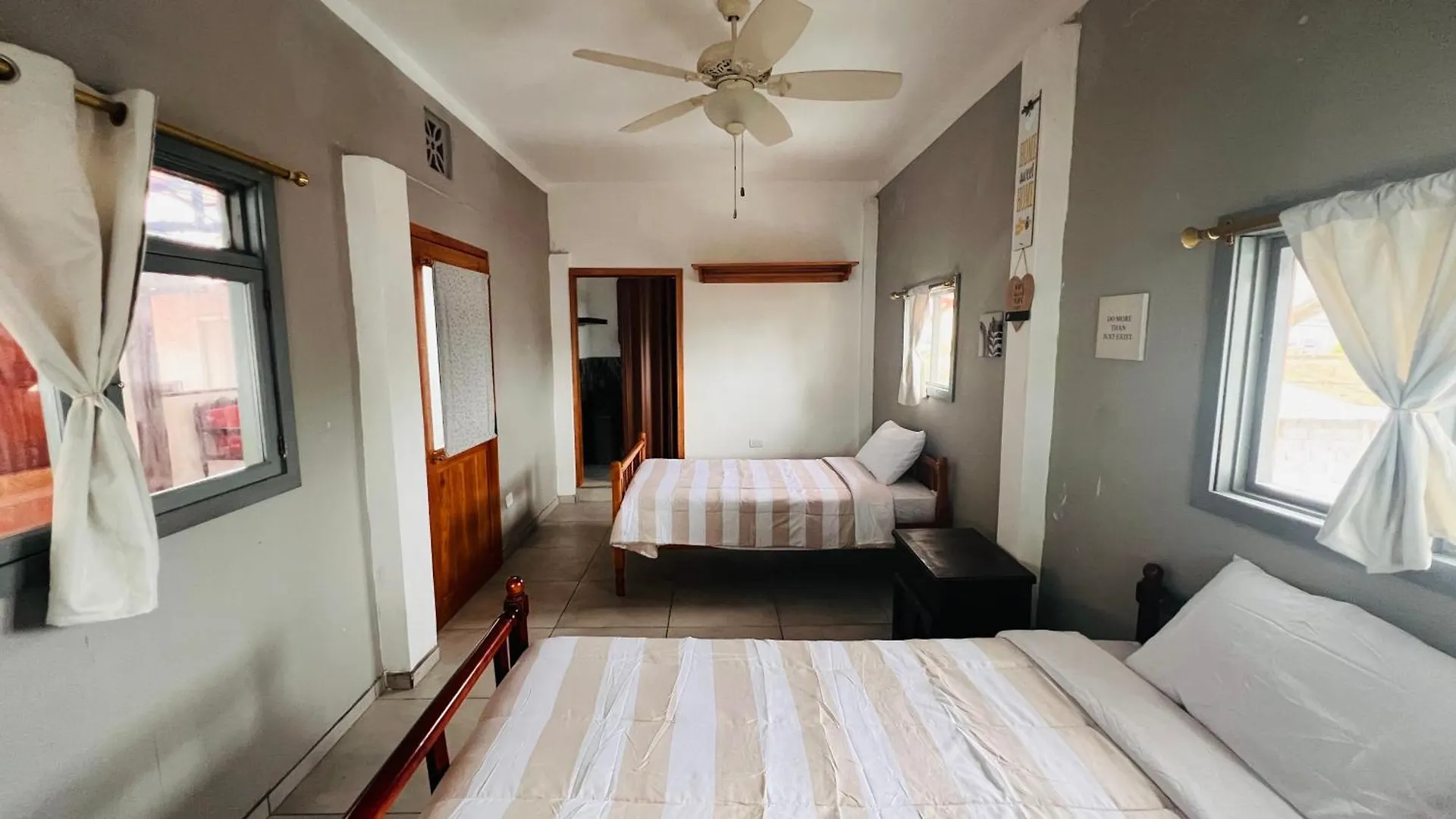 Casa #344 - Habitacion 3 - Full-Twin Bed - Air Conditioning Puerto Ayora  0*, Puerto Ayora (Galapagos Islands)