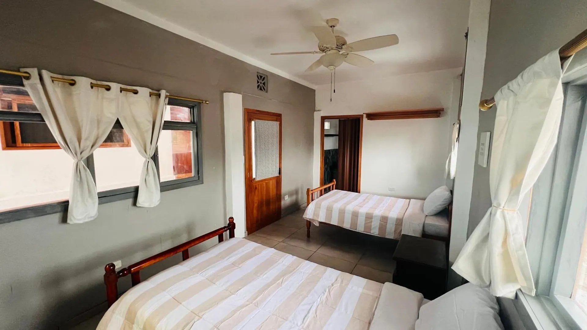 Appartamento Casa #344 - Habitacion 3 - Full-Twin Bed - Air Conditioning Puerto Ayora