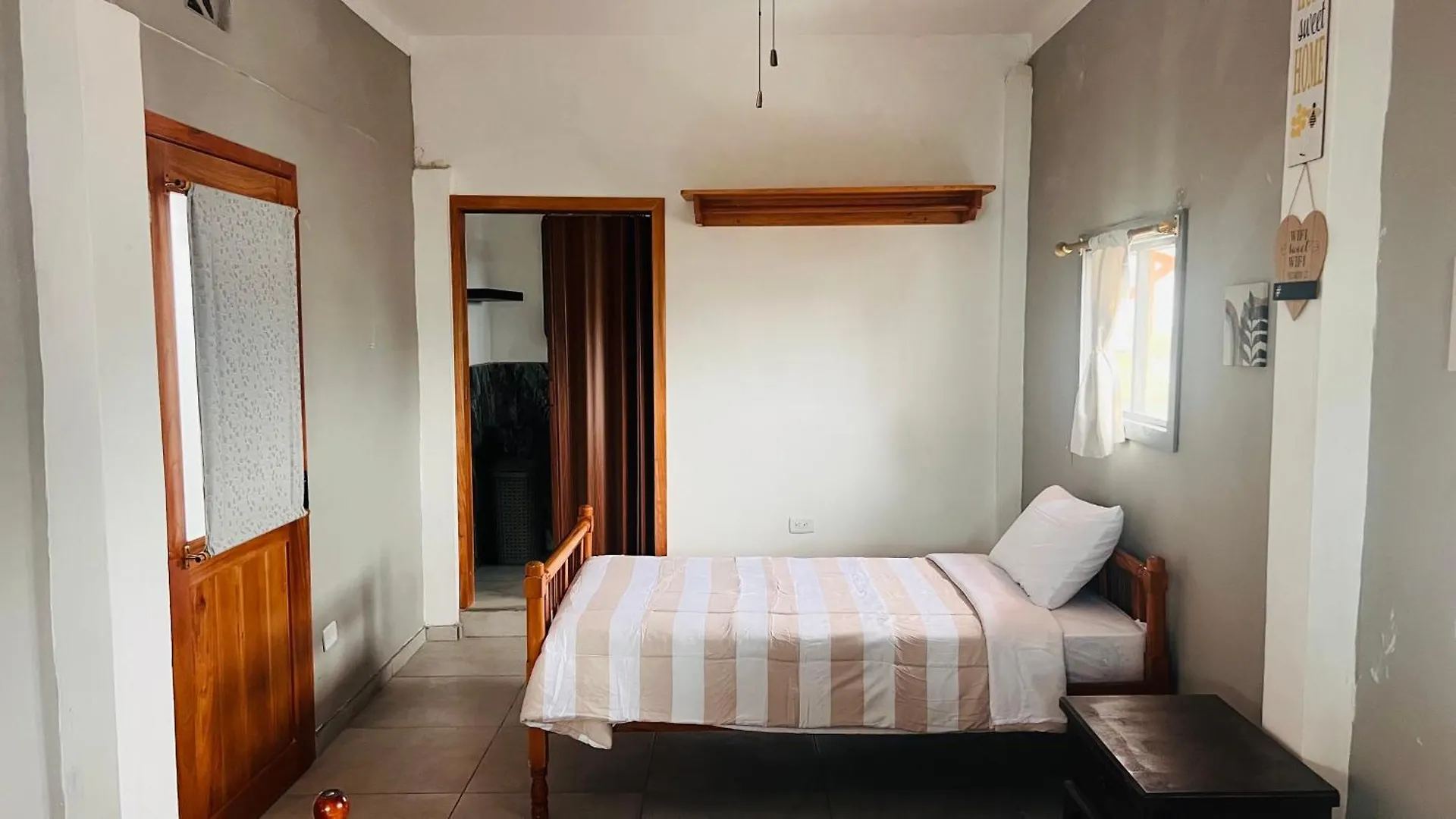Casa #344 - Habitacion 3 - Full-Twin Bed - Air Conditioning Puerto Ayora  Ecuador