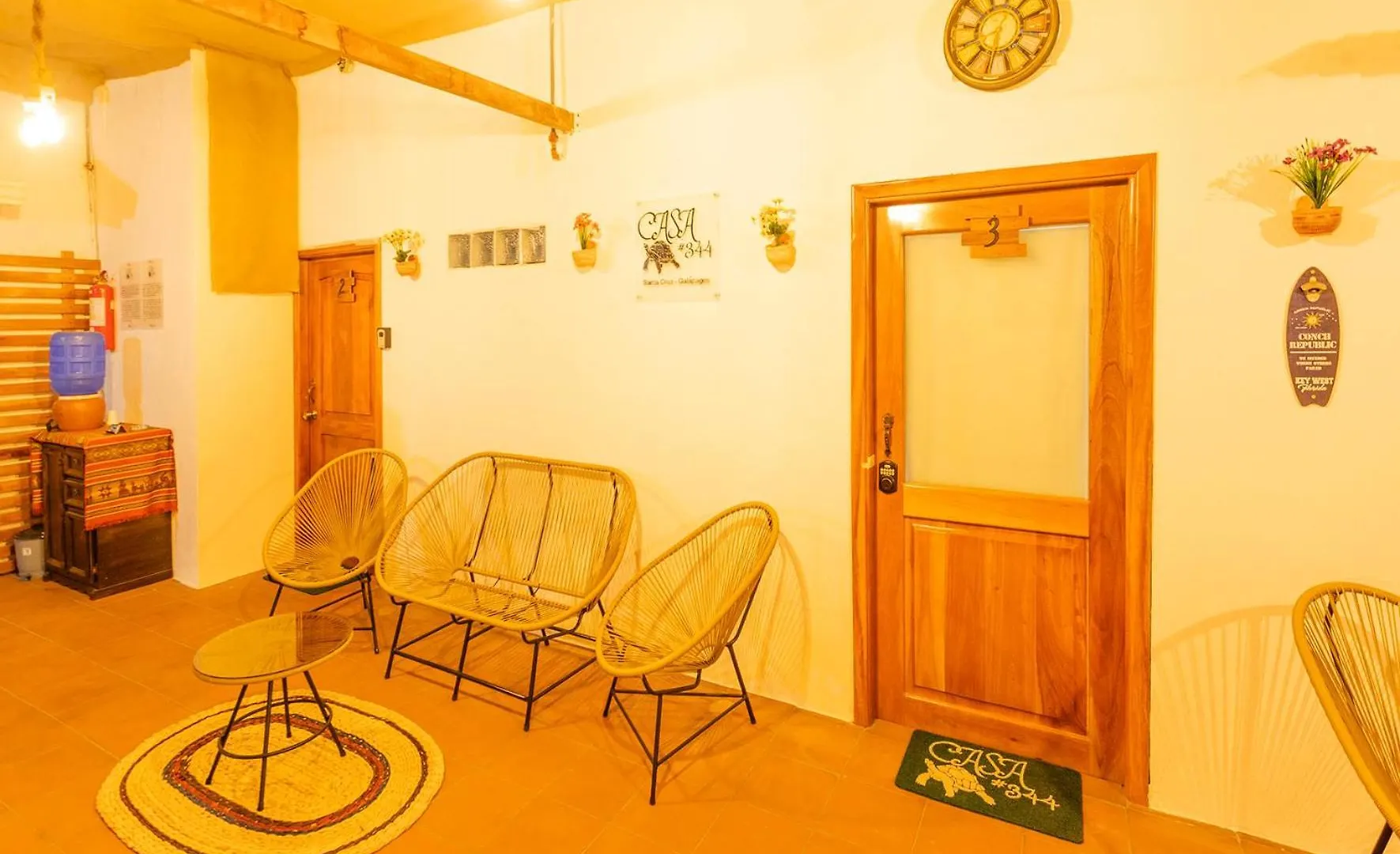 Appartamento Casa #344 - Habitacion 3 - Full-Twin Bed - Air Conditioning Puerto Ayora  Ecuador