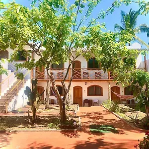 White House Galapagos Hostel